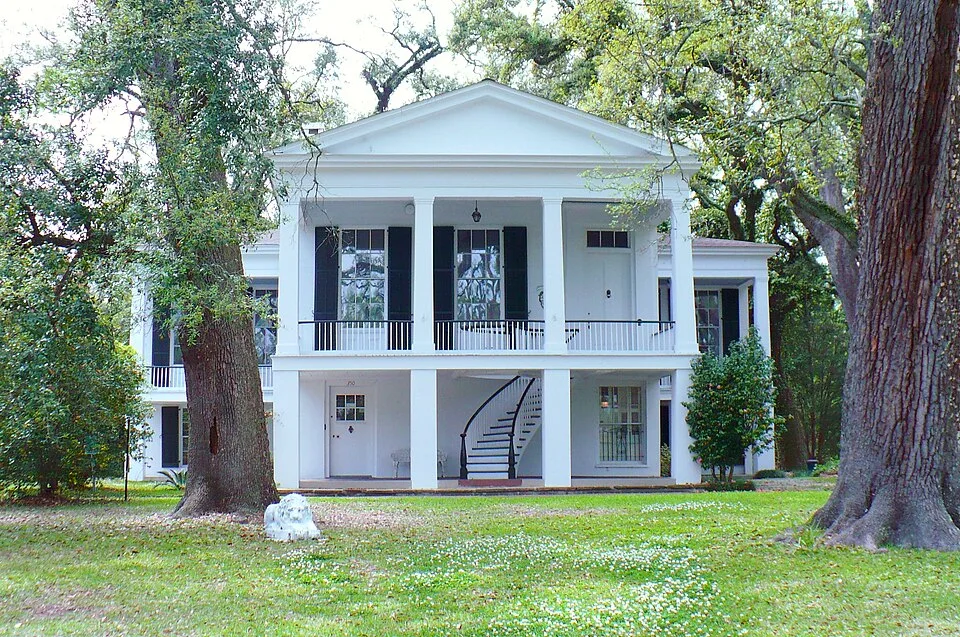 Historic Mobile, AL home under mature oaks